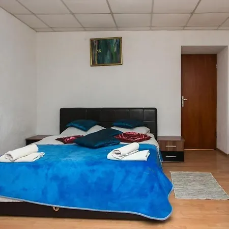 Barbara - Double With Shared Bathroom *
