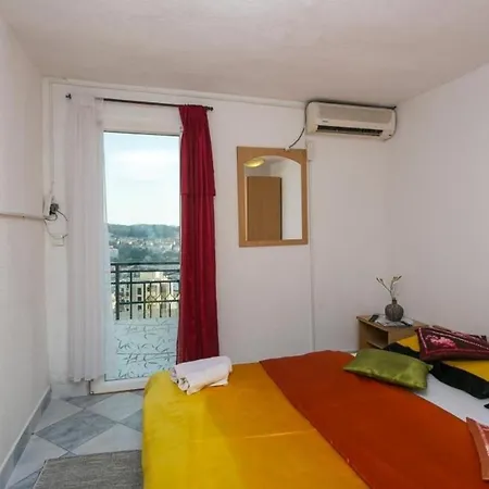 Barbara - Double With Shared Bathroom Apartmán *