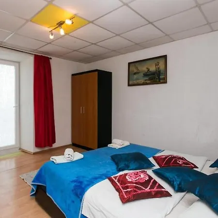 Barbara - Double With Shared Bathroom Apartmán *